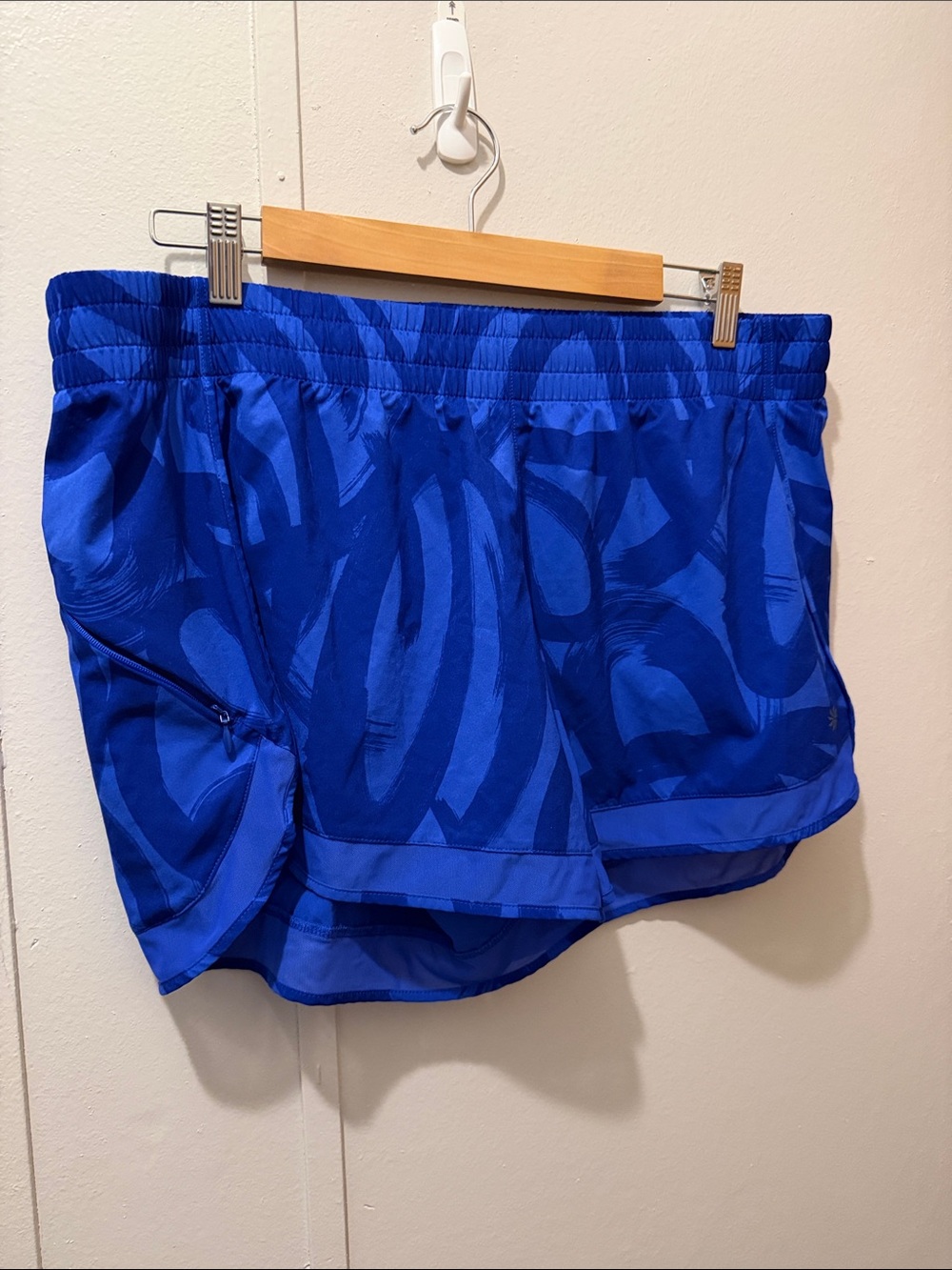 Athleta Bold Cobalt Abstract Athletic Shorts